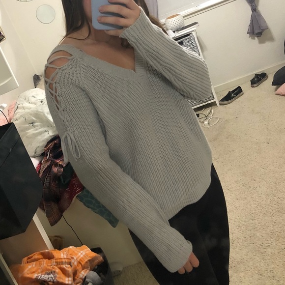 La Hearts Tops - Grey knot sweater with cute detailed shoulders